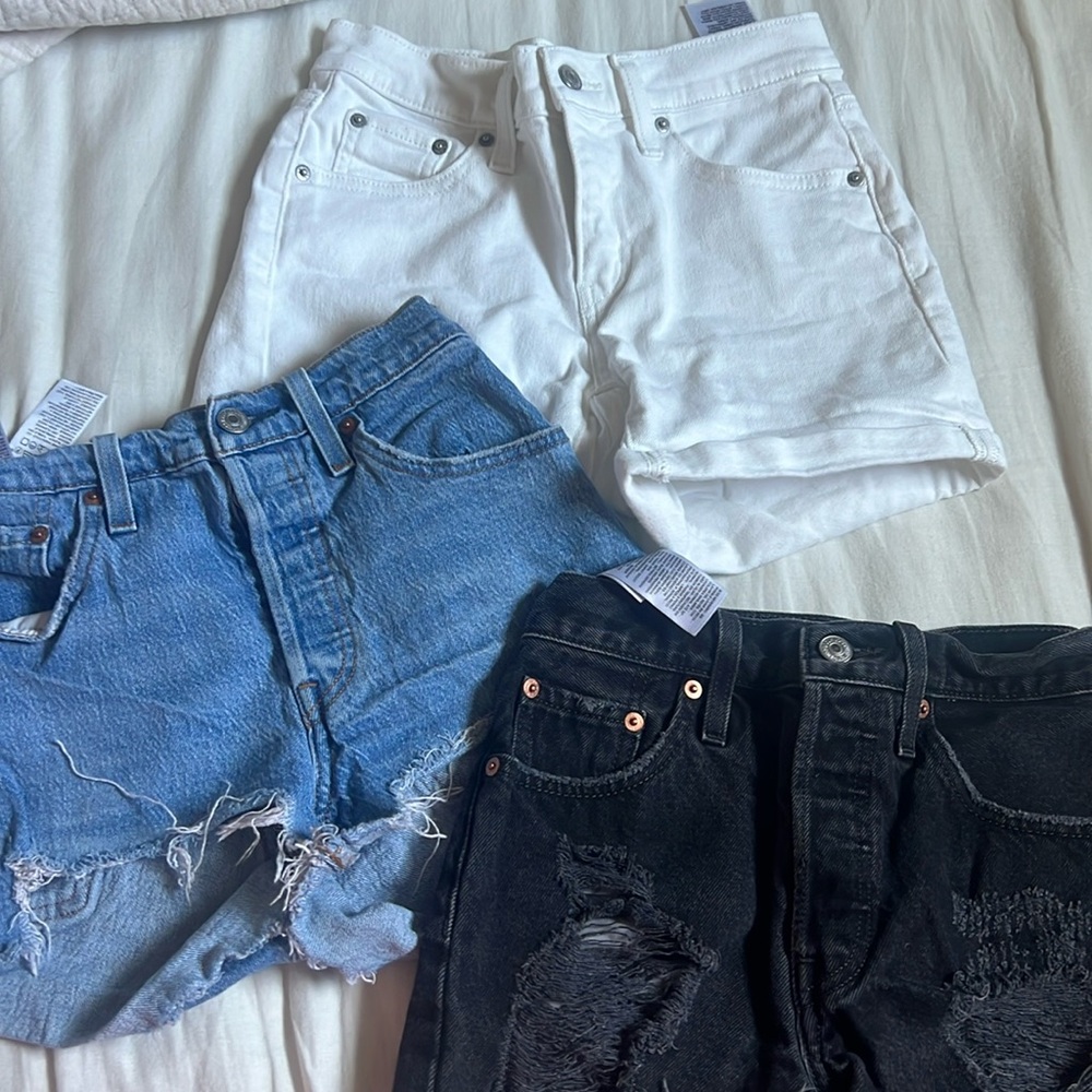 3 pairs of Levi’s denim shorts 💙🖤